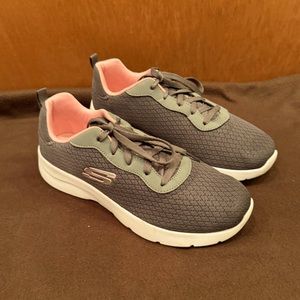 Skechers Sneakers/Wide Fit Memory Foam/Gray & Pink/Women Size 9/Clean/Comfy/EUC